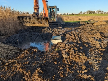 Sluice installation at Hen Reedbeds – Jamie Smith 