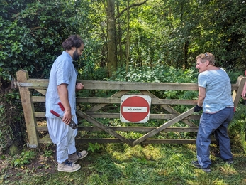 Gate replacement volunteer work party - Rachel Norman 