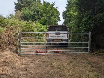 Gate replacement volunteer work party - Rachel Norman 