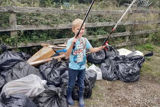 Beach clean at Trimley - Joe Underwood 