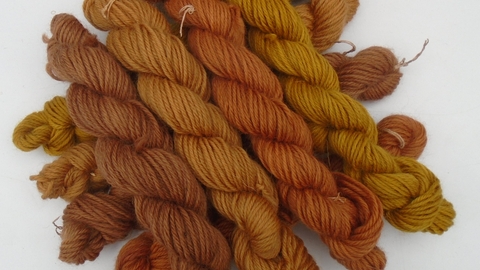 Naturally dyed wool