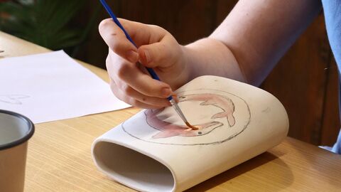 Family paint a pot